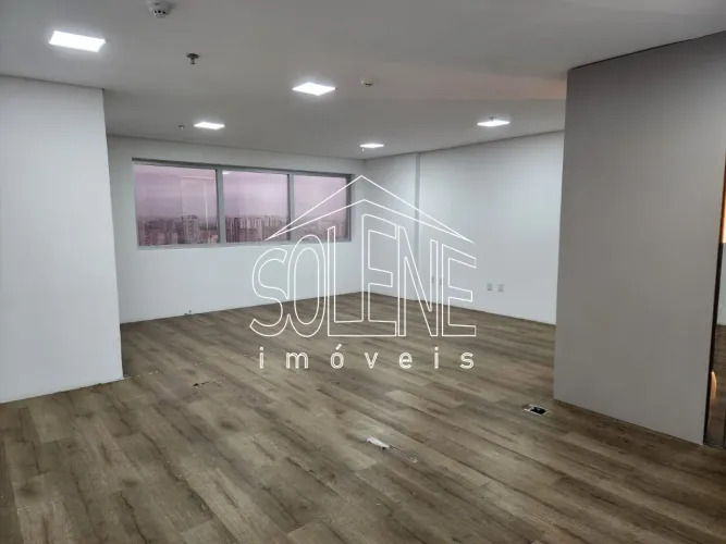 SALA COMERCIAL A VENDA NO PARQUE CONTINENTAL MEDINDO 53M² COM BANHEIRO, VARANDA E 1 VAGA D