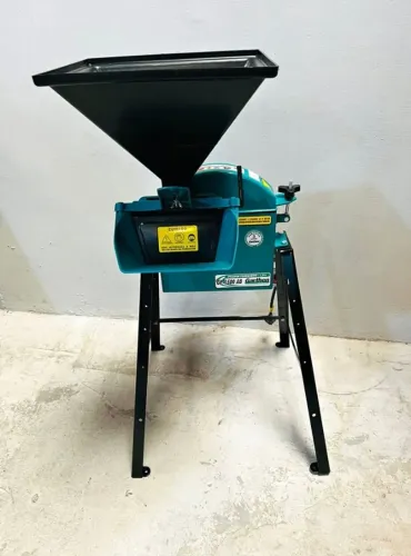 Forrageira Triturador C/ Motor 1.5cv Com Peneiras 220v - Garthen (Novo)