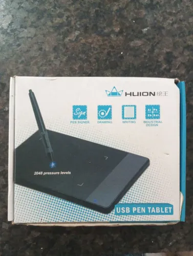 Mesa Digitalizadora HUION com 2048 níveis de pressão