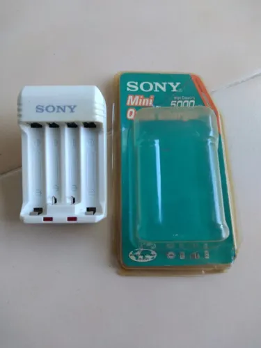 Carregador de pilhas original SONY MTC-01