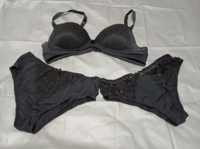 SUTIÃ COM 2 CALCINHAS COR PRETA - TAM. 52 PLUS SIZE - NOVO