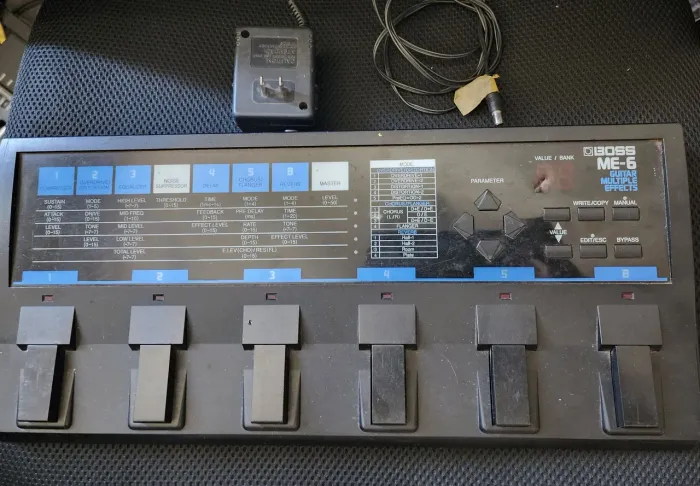BOSS ME-6 Guitar Multiple Effects Pedal RARIDADE 