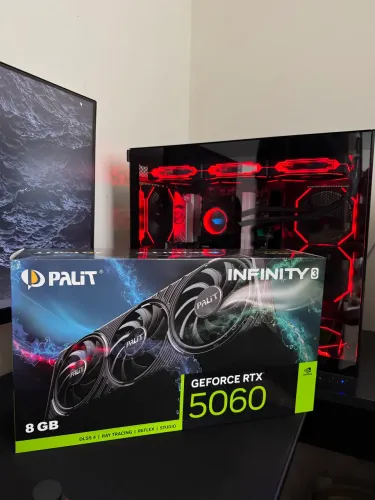 Rtx 5060 8gb palit, triple fan, lacrada