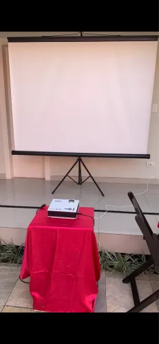 Telao 1.80  x 1.40 m  + projetor Únic 