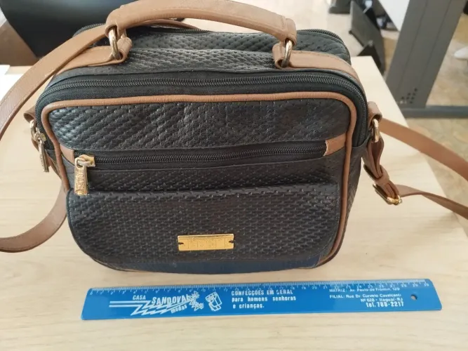 Bolsa HOUSE of CAJU de ombro preta com detalhes em marrom - NOVA 