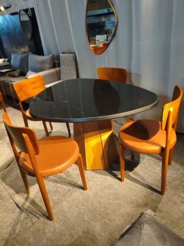 Mesa de Jantar Moderna com 4 Cadeiras