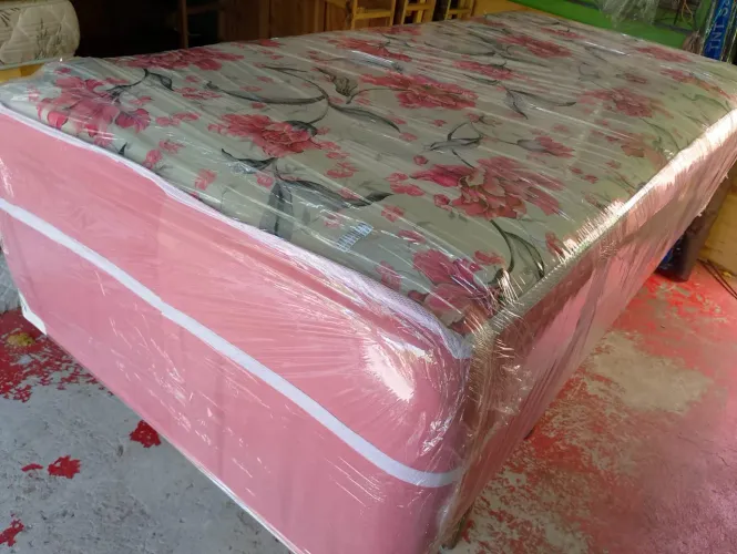 Cama de solteiro de espuma alta