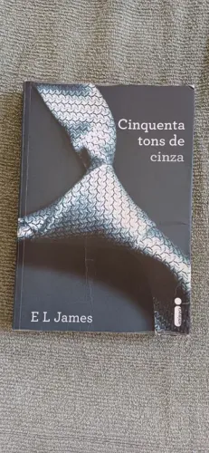 Cinquenta Tons de Cinza - Capa Comum - E.L. James