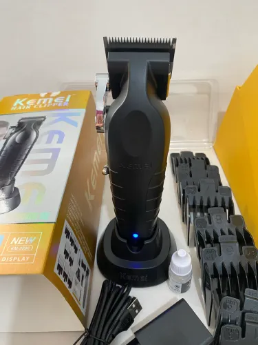 Máquina Kemei Profissional Suporte e 8 pentes 