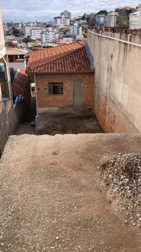 Vendo uma casa de 2 pavimentos no bairro diamante barreiro Belo Horizonte 