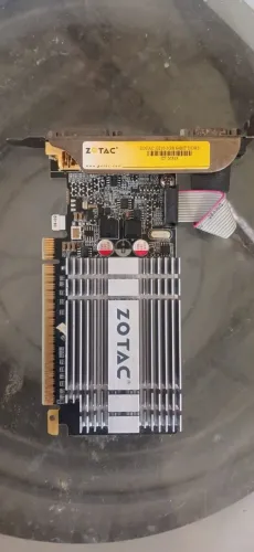 Placa de Vídeo Zotac G210 1GB DDR3
