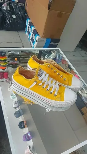 Tênis Converse Amarelo