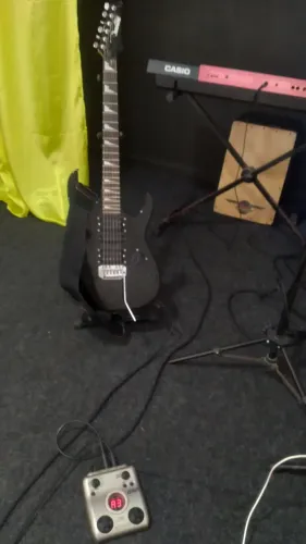 Guitarra modelo ibanez gio  