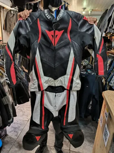 Roupa de estrada para moto esportiva