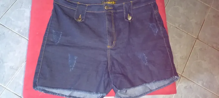 short semi novo jeans com lycra escuro tam 54..há mais modelos e tamanhos ....zap