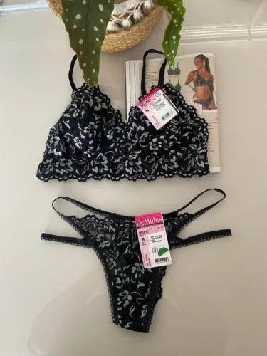Conjunto de lingerie rendada preto e branco Demillus