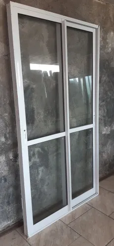 Porta vidro aluminio fechamento  tamanho 1.19 de largura por 2.28 a altura.