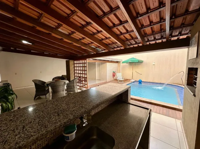 Linda Casa de Condomínio com Piscina "PORTEIRA FECHADA"