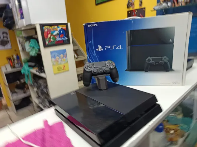 Playstation 4 FAT  semi novo  com garantia 