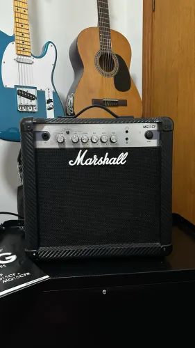 Amplificador de guitarra Marshall MG15CFR