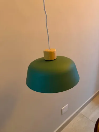 Lustre com lâmpada inteligente