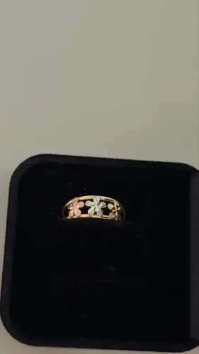 Anel de Ouro 1,1g com Detalhes Florais 