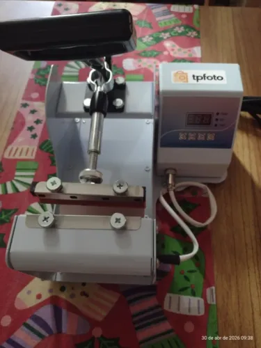 Máquina de estampar canecas 