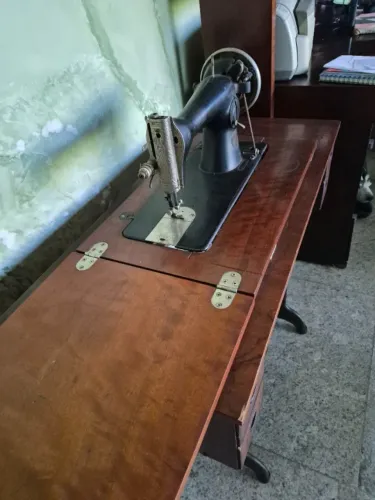 Máquina antiga de costura