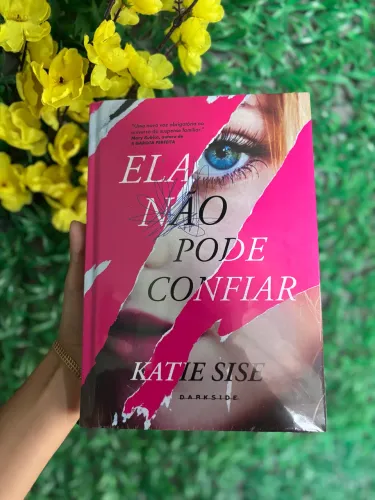 Livro Ela Não Pode Confiar: Katie Sise ( Darkside)