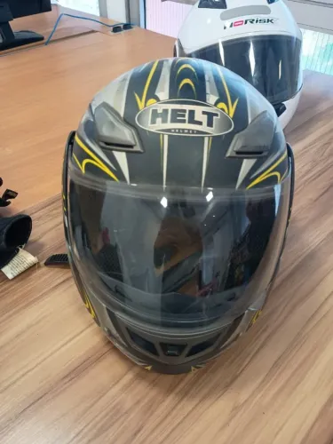 ? Capacete Helt Tamanho 62 - Perfeito Estado ?
