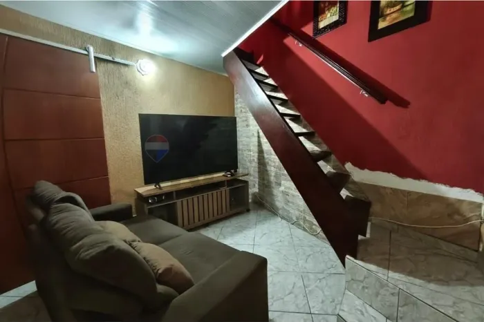 Vendo Casa na Praça Cruzeiro, Rio Bonito/RJ.