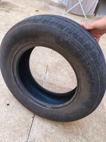 Pneu 175/65 R14 usado