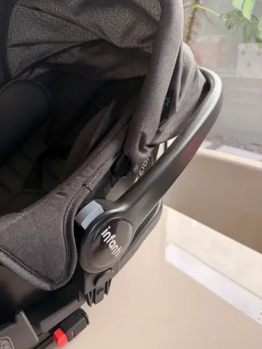 Bebê Conforto Infanti Zion + Base Isofix - Impecável