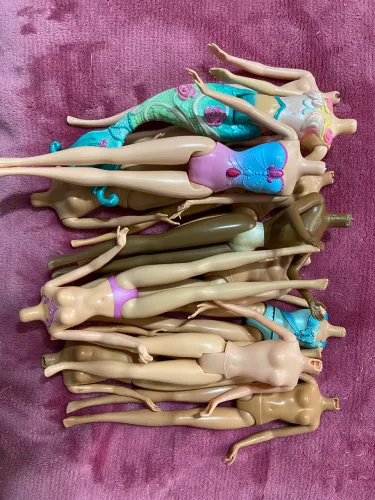 Sucata Barbie corpinhos variados