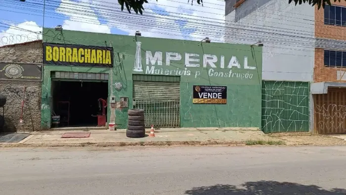 COMÉRCIO com 02 Lojas e Casa de 02 Qts total 525 m2 frente a BR Esplanada 5 Valparaíso