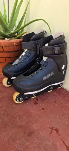 Vende se patins traxart black