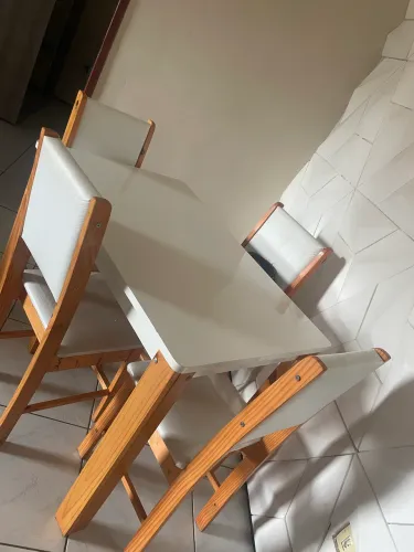 Conjunto mesa e 4 cadeiras