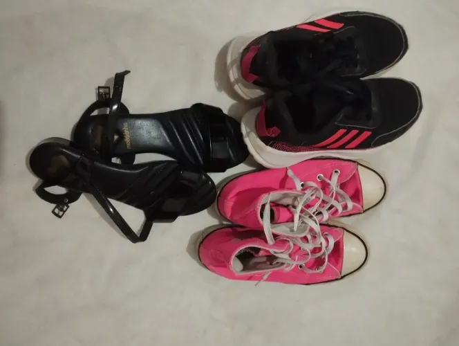 Sapatos infantis originais, três pélo preço de um, número 30
