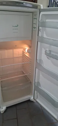 Geladeira Consul frostefree uma porta
