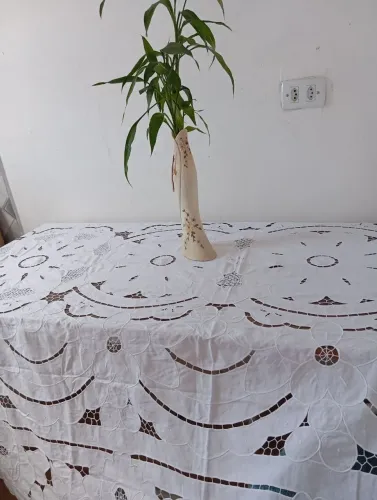 Vendo uma belíssima toalha de banquete rechilieu com renda renascença ? vazada ?