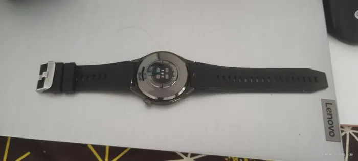 smartwatch Borofone BD2 com pulseira de silicone preta.