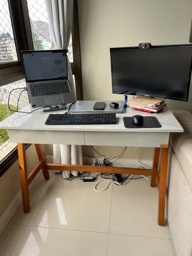 Mesa de escritório de madeira