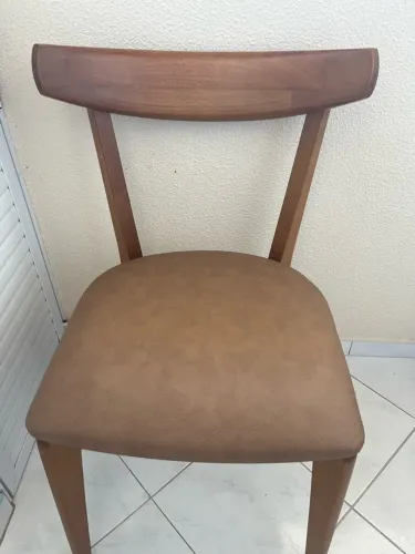 Cadeira de jantar {1) uma