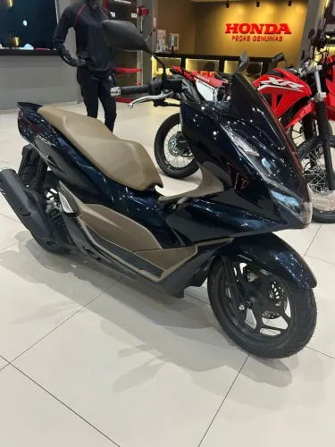 PCX DLX 2025
