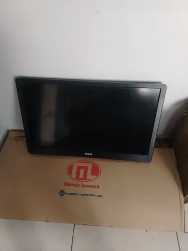 Tv C é 32 polegadas semi nova com controle