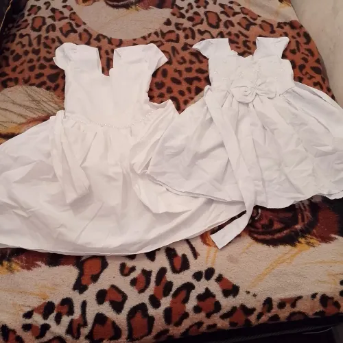Vendo os 3 vestidos por 300 reais no pix um de formatura é o outro de carimbó
