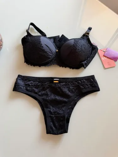Conjunto Lingerie preto com renda