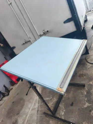 Mesa de desenho com régua