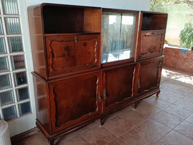 Buffet Cristaleira Antigo em Madeira Maciça com Chave Original