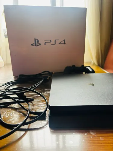 PS4 Slim 500GB + 1 Controle + 20 Jogos físicos | Combo Completo